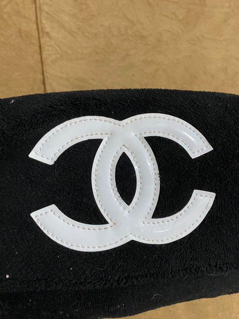 Chanel (Category: Shoulder Bags) located in Dumaguete. Submitted by camillaolshoppe2 (Listing ID 1463980425, Image 3). Description: CC precision VIP bag Ganda pa nya Prestine condition.