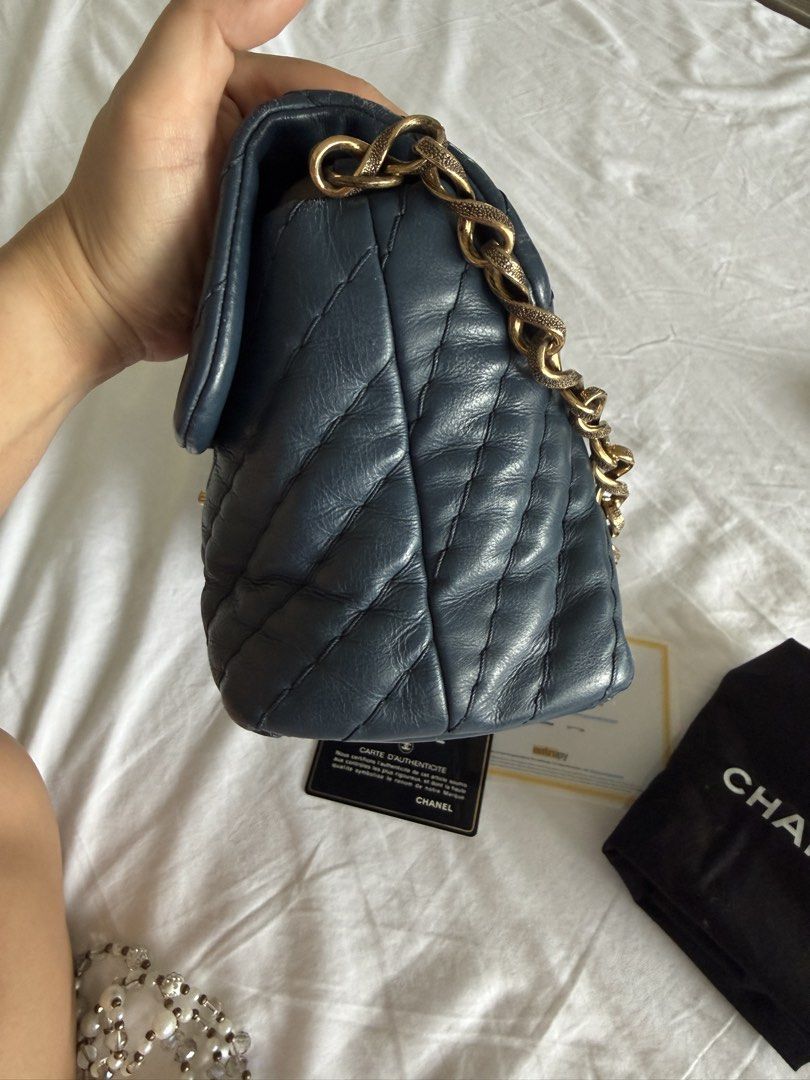 Chanel Flap in Blue (Category: Luxury Bags & Wallets) located in Calamba. Submitted by mom2girls (Listing ID 1464000570, Image 2). Description: Another chanel pang-harabas bag that only gets better with use. Has a minor tarnish sa twist knob due to the normal opening and closing of the bag di talaga maiiwasan. Can fit so many things pwede sa Nanay na madaming baby wipes na dala with 2 celphones, wallet, card case, perfume , make up and folding ha