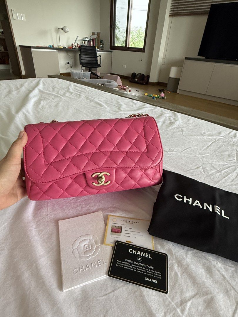 Chanel Medium Flap in Barbie Pink (Category: Luxury Bags & Wallets) located in Calamba. Submitted by mom2girls (Listing ID 1463996164, Image 1). Description: Jusko ang ganda. Sobrang ganda ayoko siyang gamitin kasi baka magasgas so naka-display lang. LOL! I probably used this twice for a formal dinner party tapos balik na sa display cabinet. Shipping via LBC only. SF c/o Buyer..