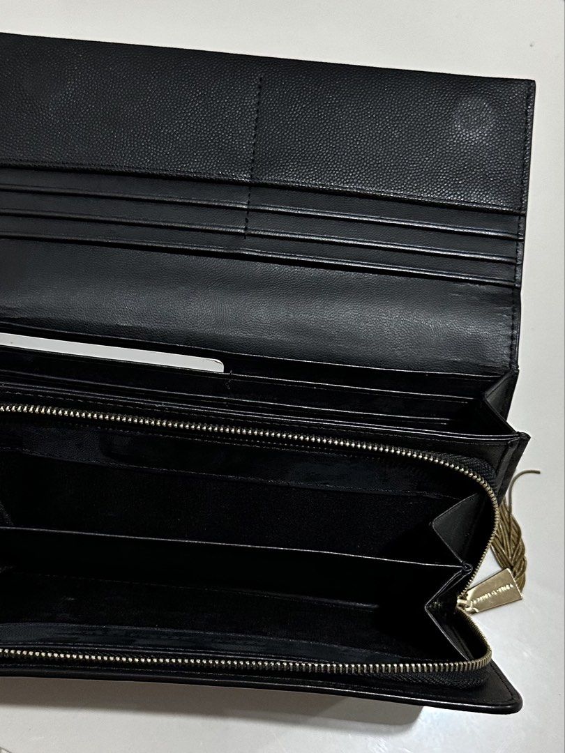 Charles and Keith Black Long Wallet (Category: Wallets & Card holders) located in Paranaque City. Submitted by preloveeed890 (Listing ID 1464042768, Image 3). Description: .