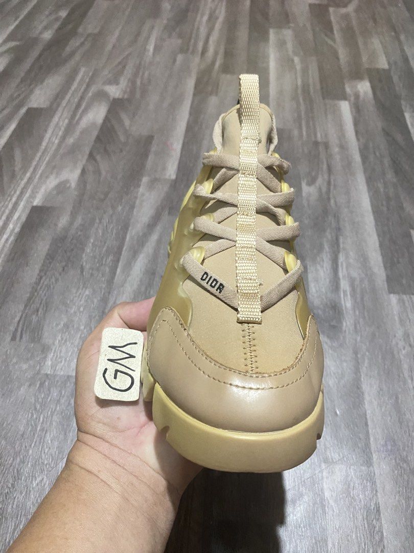 Christian Dior D-Connect Sneaker (Category: Sneakers) located in Cebu City. Submitted by freemoon.b85e0c (Listing ID 1464077294, Image 3). Description: Christain Dior D-Connect Sneaker Thrifted/2nd hand Size 5 us/2.5 ul/35 euro/22 cm Price 1550 plus sf Good condition.