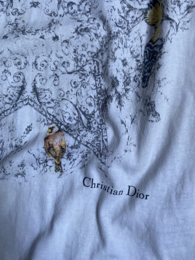 Christian Dior Tee (Category: Tshirts & Polo Shirts ) located in Tabaco. Submitted by hidden_gem.2 (Listing ID 1463965542, Image 2). Description: Yellow stains Need wash Small on tag.