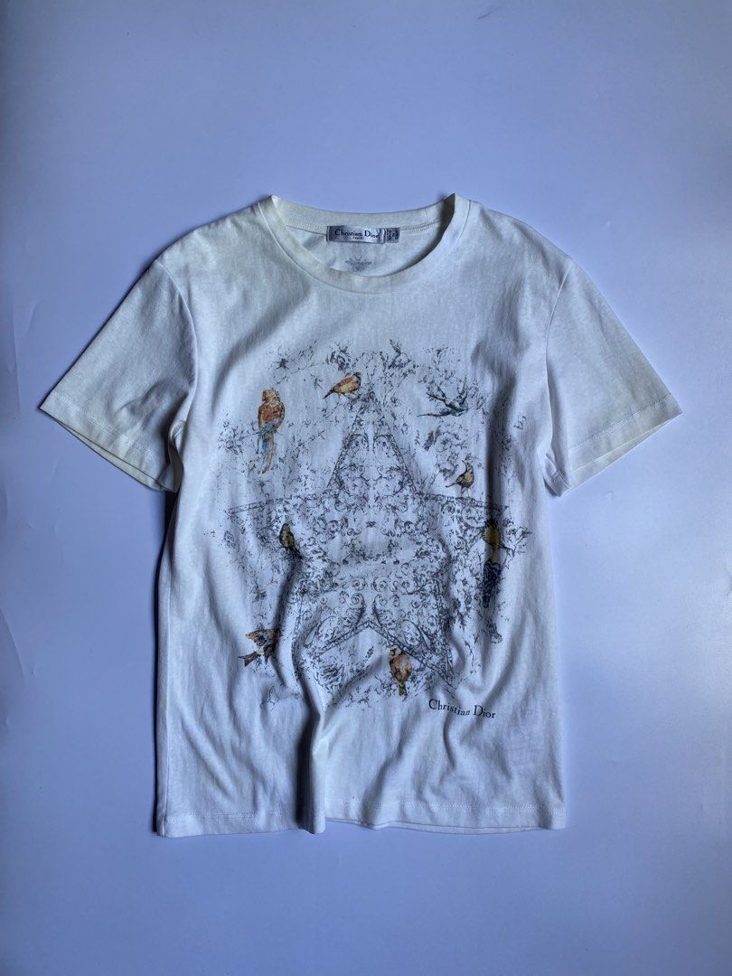 Christian Dior Tee (Category: Tshirts & Polo Shirts ) located in Tabaco. Submitted by hidden_gem.2 (Listing ID 1463965542, Image 1). Description: Yellow stains Need wash Small on tag.