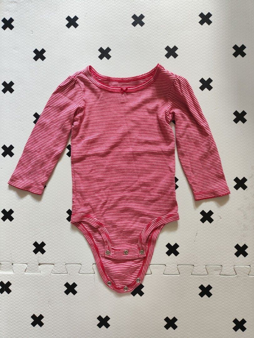 Christmas theme Onesie 🎄 (Category: Babies & Kids Fashion) located in Taguig. Submitted by cleanupmomma (Listing ID 1463992794, Image 1). Description: Please take time to read ❤️ Original no flaws cute for Christmas 🎁🎄 wyiwyg.