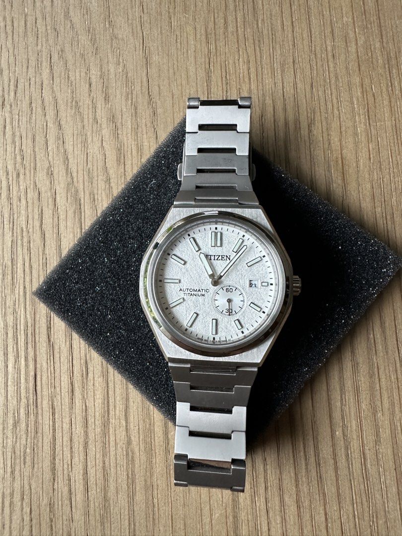 Citizen Zenshin Super Titanium NJ0180-80A White (Category: Men's Watches) located in Cainta. Submitted by the_lawww (Listing ID 1463981379, Image 2). Description: -Model: NJ0180-80A -Movement: 8213 Automatic -Band Type: Super Titanium Bracelet -Clasp: Fold Over Clasp with Push Buttons -Case Width: 40.5mm -Lug Width: 0mm -Case Material: Silver-Tone Super Titanium -Water Resistance: WR100/10Bar/333ft [Swimming, Showering & Snorkeling] -Material: Sa