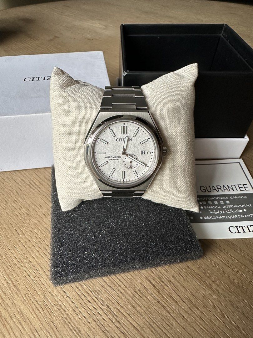 Citizen Zenshin Super Titanium NJ0180-80A White (Category: Men's Watches) located in Cainta. Submitted by the_lawww (Listing ID 1463981379, Image 1). Description: -Model: NJ0180-80A -Movement: 8213 Automatic -Band Type: Super Titanium Bracelet -Clasp: Fold Over Clasp with Push Buttons -Case Width: 40.5mm -Lug Width: 0mm -Case Material: Silver-Tone Super Titanium -Water Resistance: WR100/10Bar/333ft [Swimming, Showering & Snorkeling] -Material: Sa