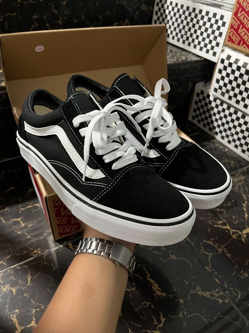Classic Oldskool Blk/Wht (Category: Casual Shoes) located in Urdaneta. Submitted by jeeyyyeemwapols (Listing ID 1464132785, Image 2). Description: Size 8.5/9men Available Brandnew w box Pangasinan LBC/J&T.