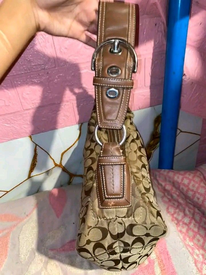 Coach (Category: Luxury Bags & Wallets) located in Manila. Submitted by tu.darl (Listing ID 1464024344, Image 3). Description: May issue offer courier jnt.