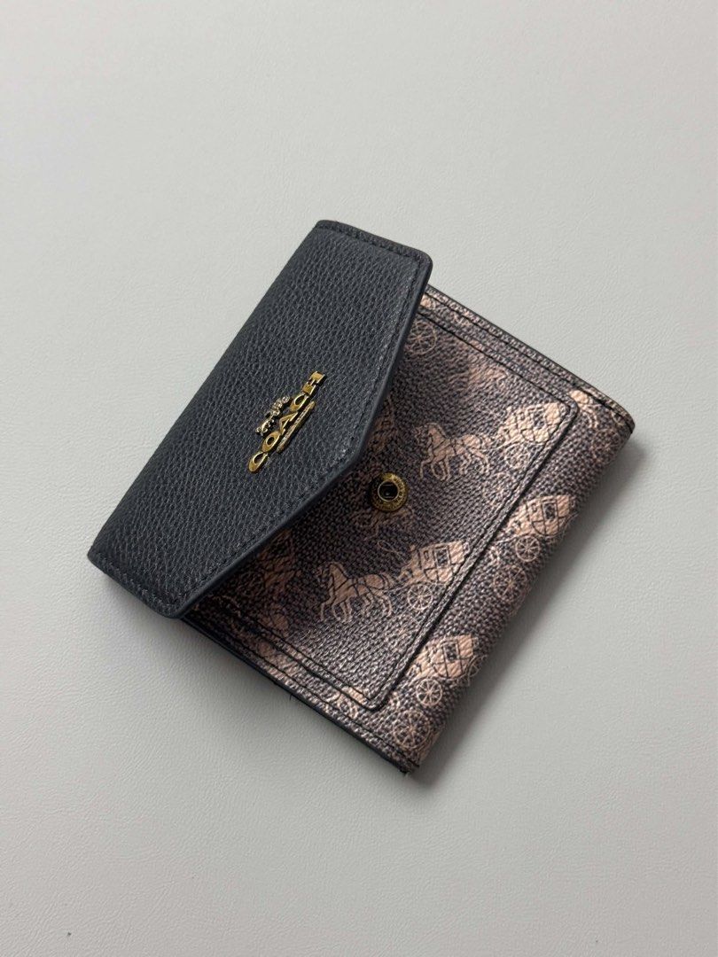 COACH (Category: Wallets & Card holders) located in Guagua. Submitted by sweetboyy (Listing ID 1464064289, Image 3). Description: COACH SMALL WALLET WITH HORSE AND CARRIAGE PRINT.
