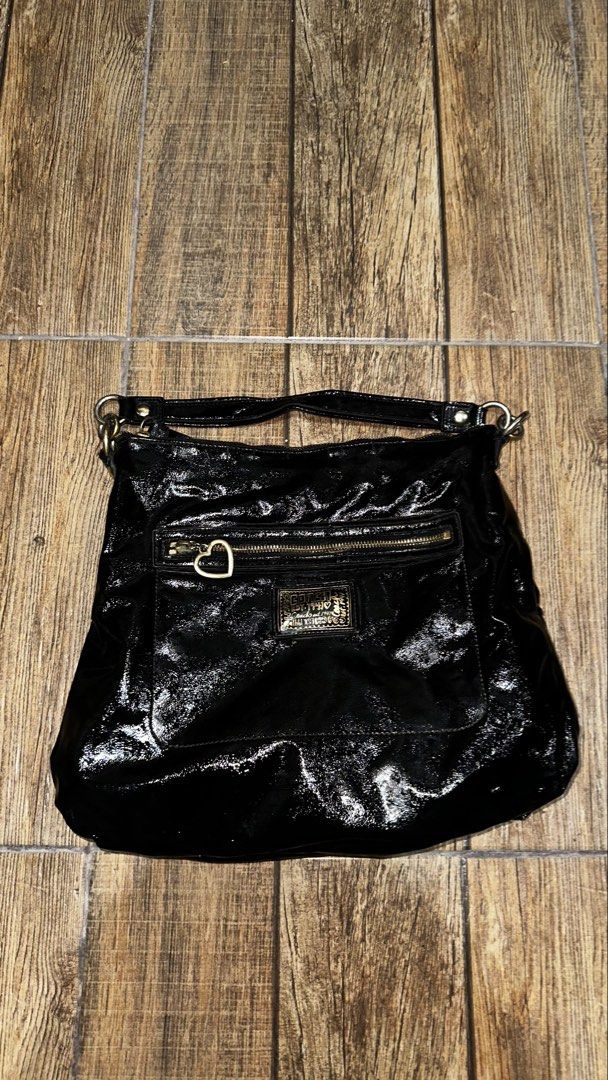 COACH BAG (Category: Shoulder Bags) located in Manila. Submitted by urban-vintage_2 (Listing ID 1463967246, Image 1). Description: ISSUE: SEE THE PICS FOR ISSUE (NEED WASH) MOP :GCASH (NO COD) SHIP VIA: LALAMOVE & J&T LOCATION: PASIG CITY.