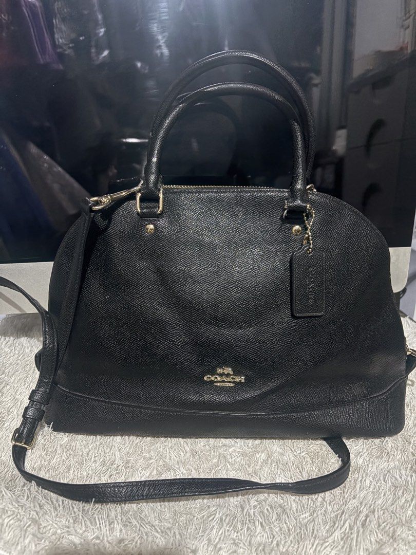 Coach bag coded med to semi large size (Category: Shoulder Bags) located in Davao. Submitted by emmanuelchuamellorin23 (Listing ID 1464027325, Image 2). Description: Coach bag coded med to semi large size. Pretty pa outside. Ready to use. Makapal mabigat. .