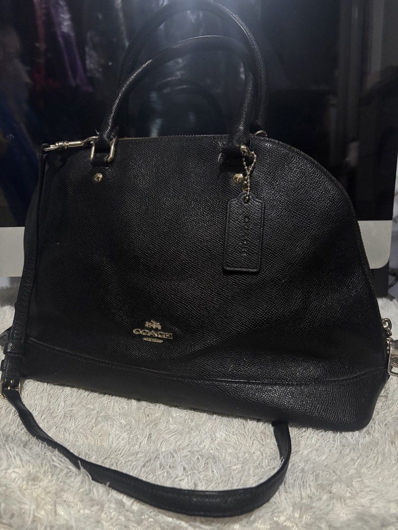 Coach bag coded med to semi large size (Category: Shoulder Bags) located in Davao. Submitted by emmanuelchuamellorin23 (Listing ID 1464027325, Image 1). Description: Coach bag coded med to semi large size. Pretty pa outside. Ready to use. Makapal mabigat. .