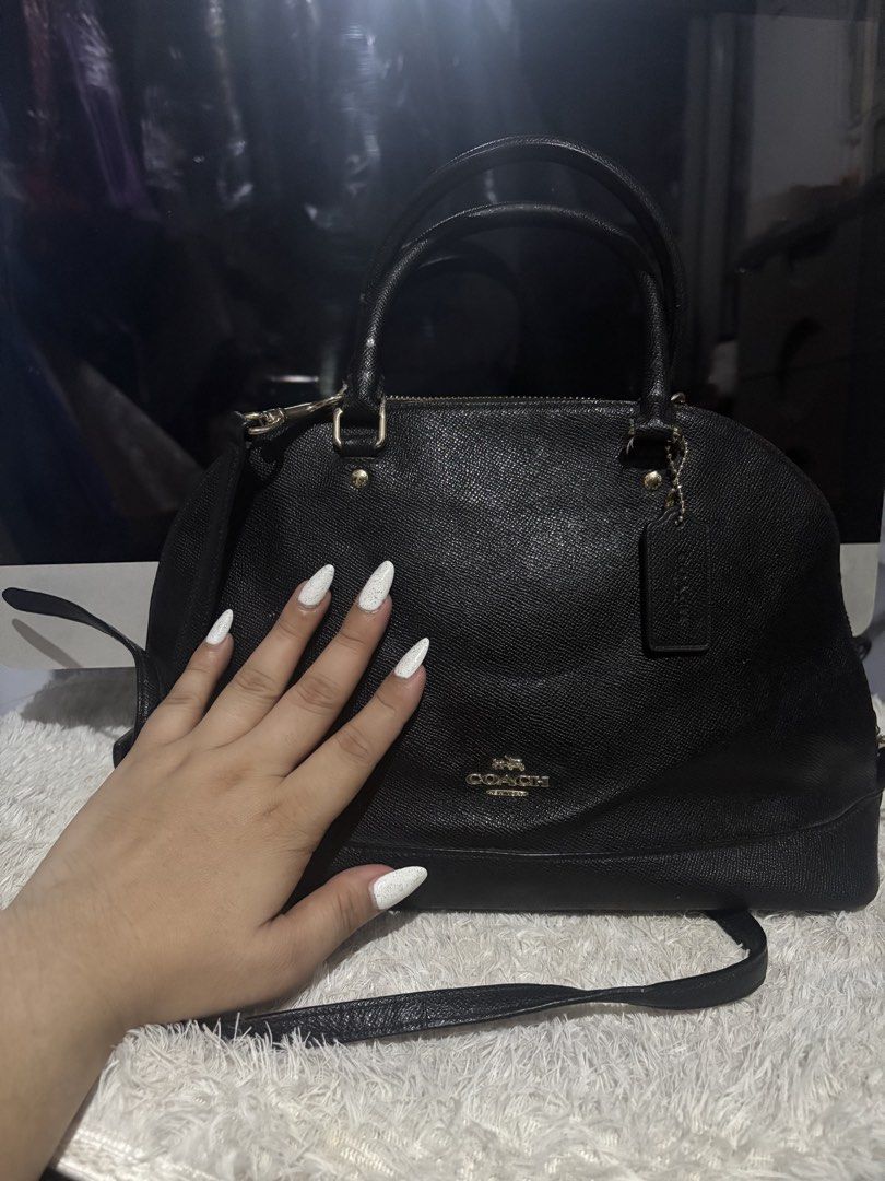 Coach bag coded med to semi large size (Category: Shoulder Bags) located in Davao. Submitted by emmanuelchuamellorin23 (Listing ID 1464027325, Image 3). Description: Coach bag coded med to semi large size. Pretty pa outside. Ready to use. Makapal mabigat. .