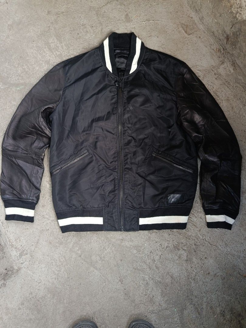 COACH BOMBER VARSITY JACKET (Category: Coats, Jackets and Outerwear) located in Manila. Submitted by wwhosken (Listing ID 1464090239, Image 1). Description: COACH Varsity Bomber Jacket — Nylon / Genuine Leather Sleeves — Size L Premium varsity bomber — water-resistant nylon body with smooth genuine leather sleeves. Classic striped rib trim, full zip with branded pull, 2 front pockets. Details: ✔️ Brand: Coach New York ✔️ Size: Large ✔️ Body: 100%