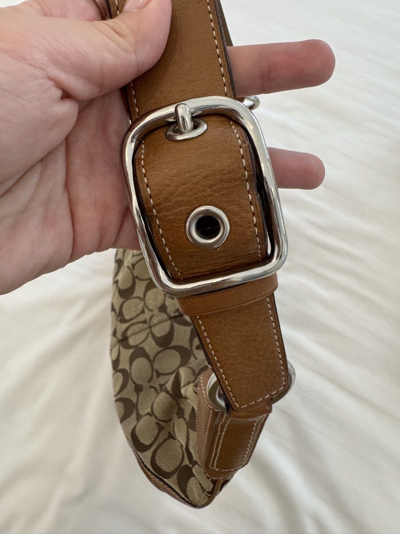 Coach Hampton Hobo Shoulder Bag (Category: Luxury Bags & Wallets) located in Sablan. Submitted by bag-a-holic.bygaile.ph.2.0 (Listing ID 1463997210, Image 3). Description: .