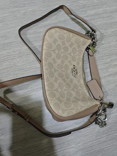 (Category: ) located in . Submitted by buraotanshoesapparel (Listing ID 1463945322, Image 1). Description: .