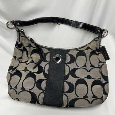 Coach monogram stripe canvas (Category: Luxury Bags & Wallets) located in Manila. Submitted by re-vogue (Listing ID 1463988228, Image 1). Description: Coach monogram stripe canvas shoulder bag N C1261-F19281 Message for actual photos And for more questions Loc: Muntinlupa Del: Lalamove or LBC MOP: Gcash or Btransfer.