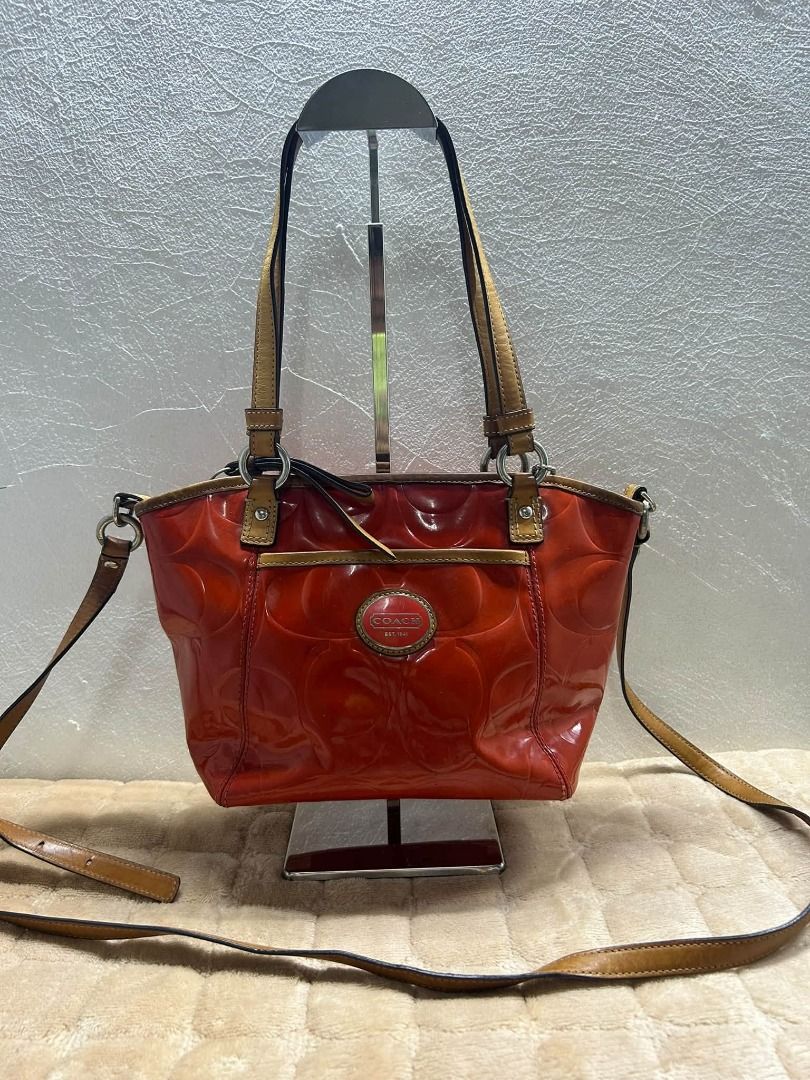 COACH PEYTON EMBOSSED PATENT LEATHER TOTE BAG (Category: Cross-body Bags) located in Caloocan City. Submitted by j3ngsanity (Listing ID 1464058026, Image 1). Description: ISSUE : BLACK STAINS / MIN SCRATCH SA SLING.