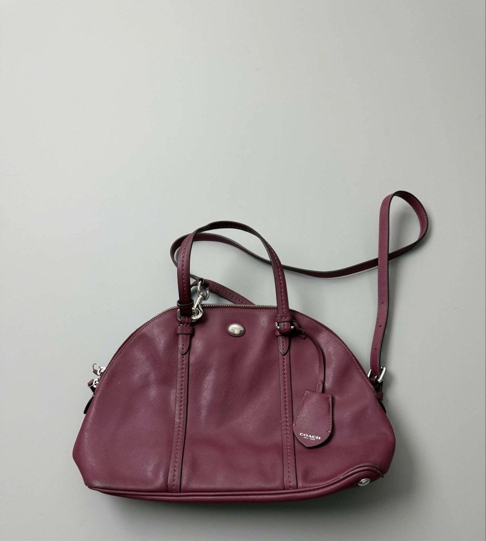 COACH PEYTON LEATHER CORA DOMED SATCHEL (Category: Luxury Bags & Wallets) located in Guagua. Submitted by sweetboyy (Listing ID 1464050757, Image 1). Description: COACH PEYTON LEATHER CORA DOMED SATCHEL.