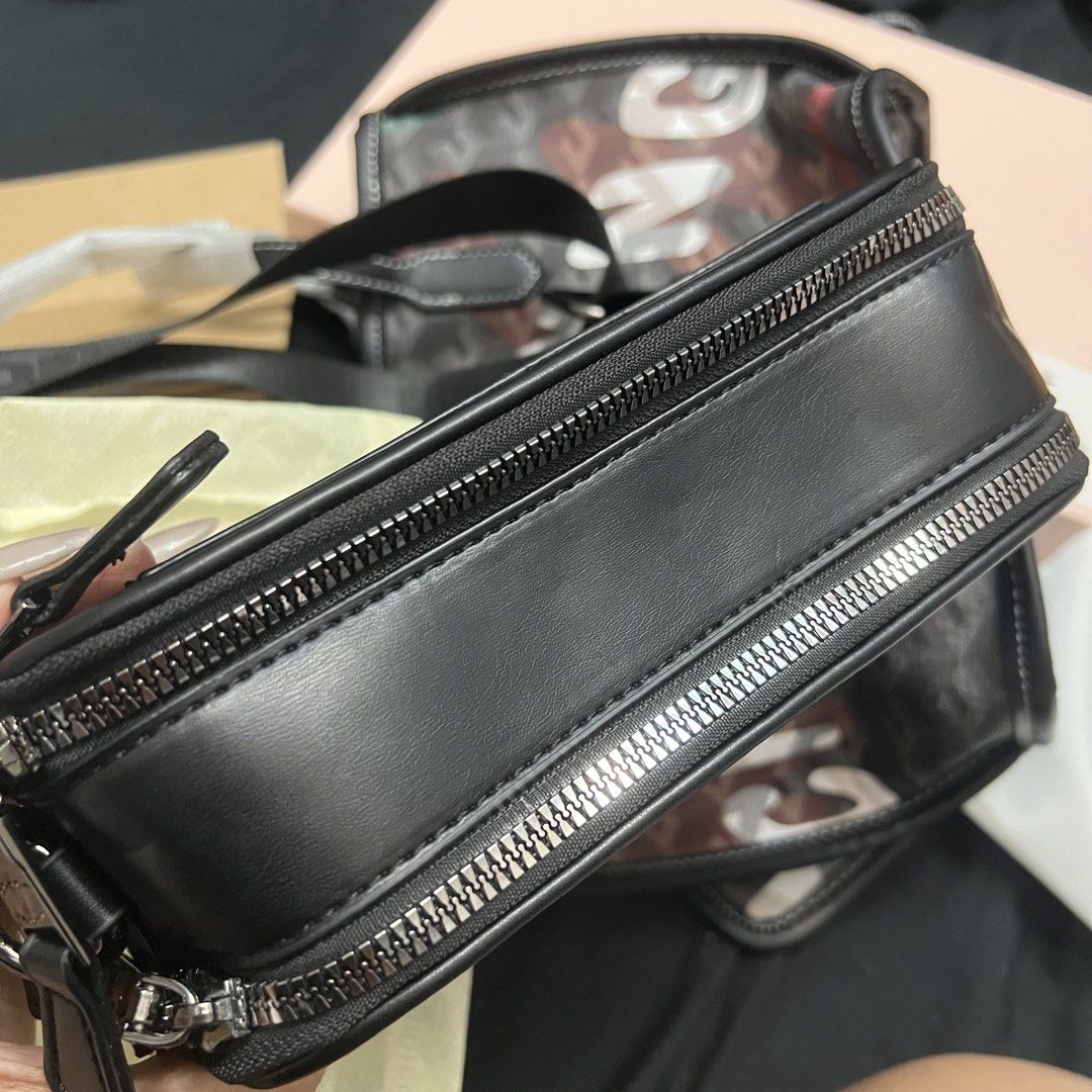 Coach sling bag with box (Category: Sling Bags) located in Caloocan City. Submitted by urbanpouch (Listing ID 1464034353, Image 3). Description: brand new with box.