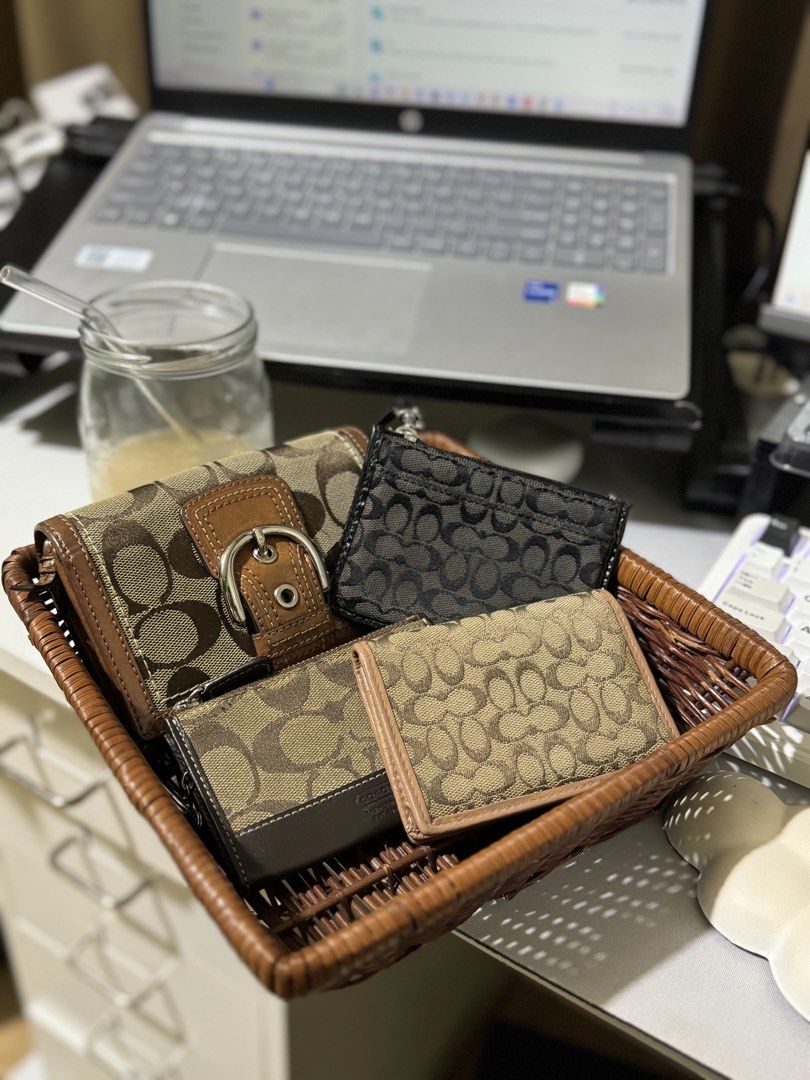 Coach Soho Medium Wallet (Category: Luxury Bags & Wallets) located in Lagawe. Submitted by favorsnflavors69115 (Listing ID 1463946138, Image 1). Description: ✅AVAILABLE Black keyring coin purse/card holder- 1,590 ❌Brown card holder-SOLD SOLD ❌Medium soho 2,450.