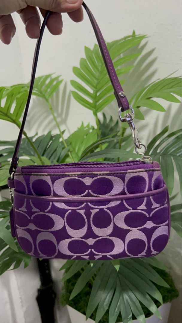 Coach Wristlet (Category: Wallets & Card holders) located in Quezon City. Submitted by karima07 (Listing ID 1463952498, Image 1). Description: Authentic Coach Wristlet No flaws, No Rubs, Intact rubber lining, signs of use only Ykk zip with etiketa Needs cleaning lang para maging bago ulit ang itsura kasi nakatago lang at di na nagagamit. .