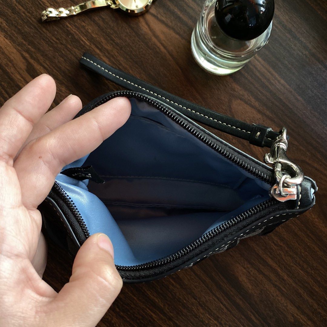COACH WRISTLET FOR SALE! 💋 (Category: Wallets & Card holders) located in Manila. Submitted by cyren.anne (Listing ID 1463940030, Image 3). Description: New to this app but legit seller po! Nego if sure buyer. 💞.