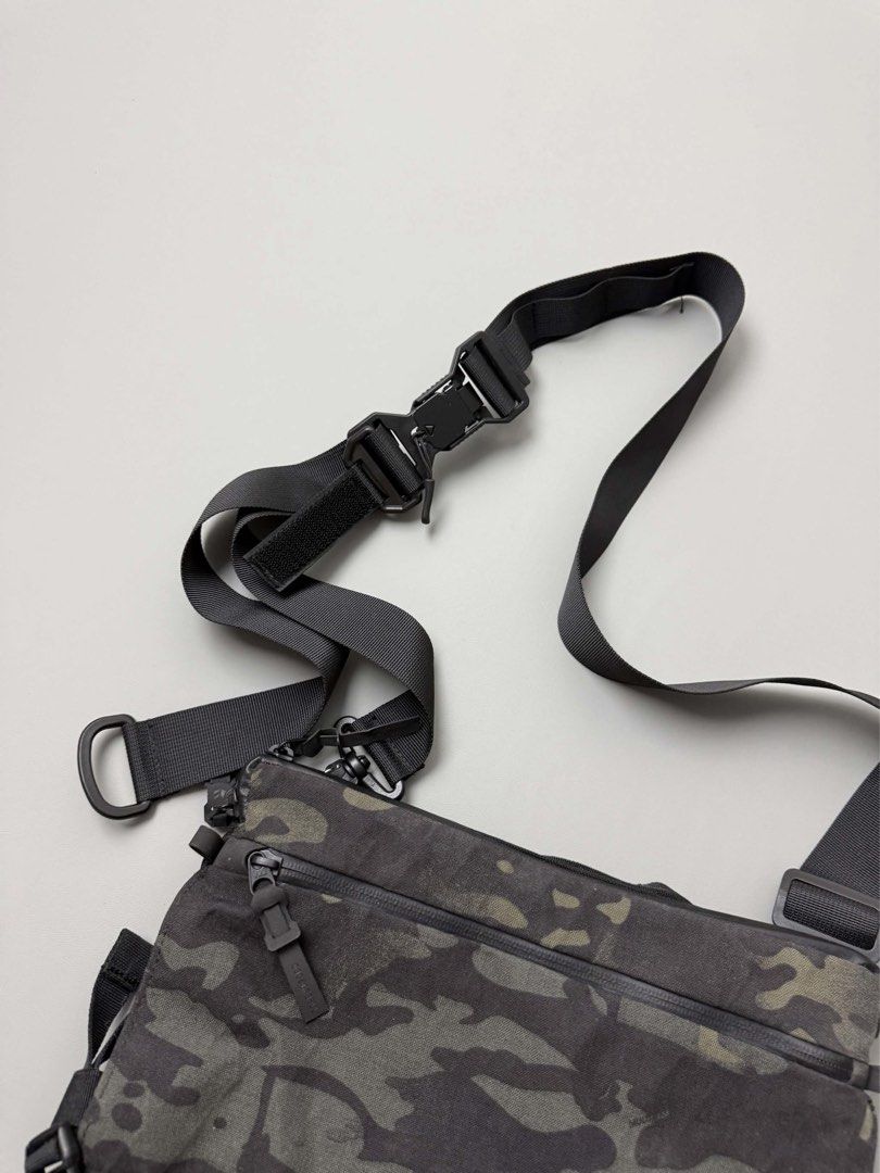 CODE OF BELL (Category: Sling Bags) located in Guagua. Submitted by sweetboyy (Listing ID 1464057841, Image 2). Description: CODE OF BELL ANNEX LINER SACOCHE MULTICAM BLACK CAMOUFLAGE.