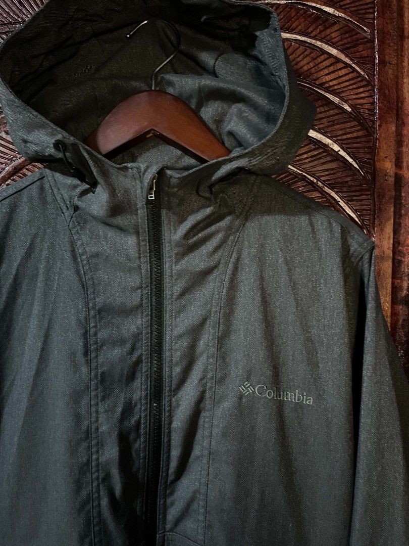 COLUMBIA OMNITECH WATERPROOF (Category: Coats, Jackets and Outerwear) located in Bulacan. Submitted by 1008.thrift (Listing ID 1464038930, Image 3). Description: COLUMBIA OMNITECH WATERPROOF SIZE MEDIUM GOOD FIT LARGE-XL W22. 5 x L29 NO ISSUE EXCELLENT CONDITION.