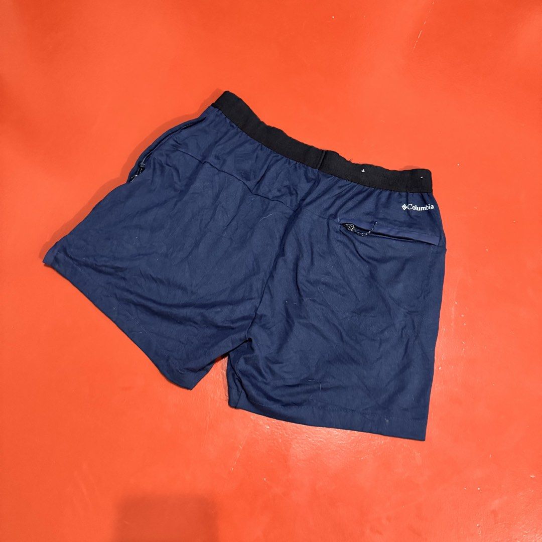 COLUMBIA SHORTS (Category: Shorts) located in Pasig City. Submitted by buzzthrifty (Listing ID 1463951072, Image 1). Description: SIZE 30-38 WAIST 15" LENGTH 12" LEG HOLE EXCELLENT CONDITION .