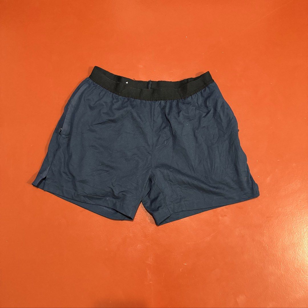 COLUMBIA SHORTS (Category: Shorts) located in Pasig City. Submitted by buzzthrifty (Listing ID 1463951072, Image 2). Description: SIZE 30-38 WAIST 15" LENGTH 12" LEG HOLE EXCELLENT CONDITION .