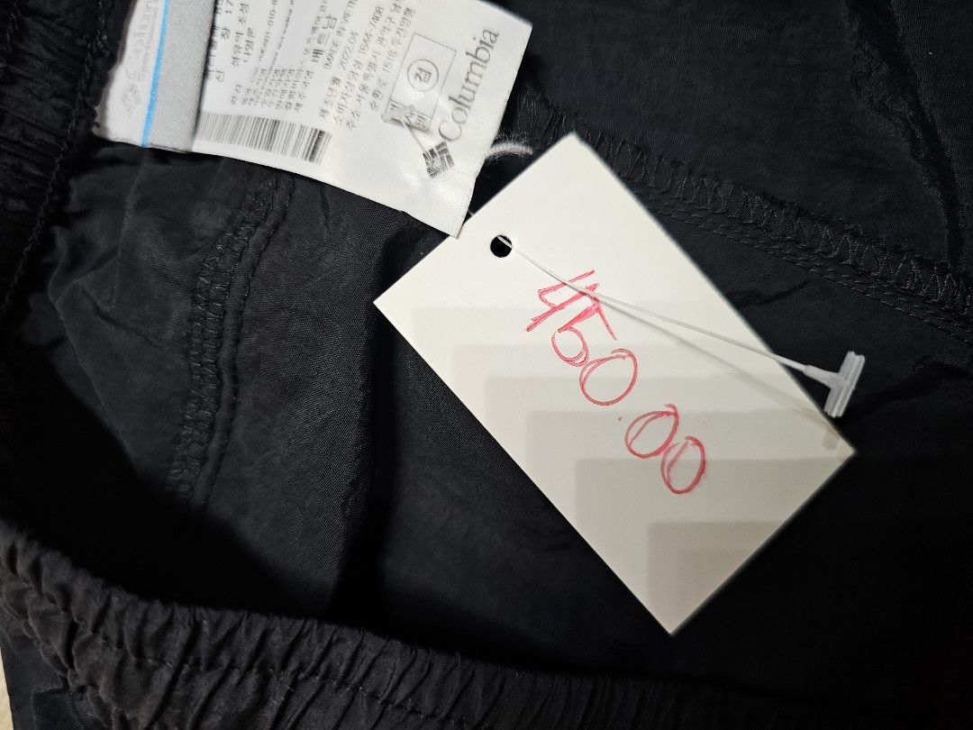 Columbia Shorts (Category: Shorts) located in Baguio. Submitted by kayeonlineshop (Listing ID 1463995319, Image 3). Description: black cargo shorts featuring an elastic drawstring waistband and side utility pockets w30-32 L18.5 h24.