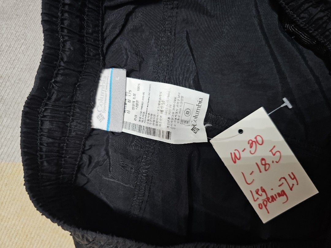 Columbia Shorts (Category: Shorts) located in Baguio. Submitted by kayeonlineshop (Listing ID 1463995319, Image 2). Description: black cargo shorts featuring an elastic drawstring waistband and side utility pockets w30-32 L18.5 h24.