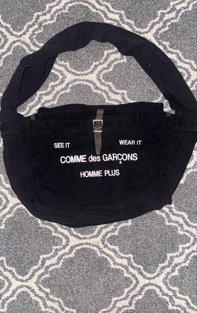COMME des GARÇONS hobo bag (Category: Sling Bags) located in Manila. Submitted by enzoalfons77688 (Listing ID 1464059379, Image 1). Description: bought it from ig used it less than 5x rfs: not using it anymore feel free to message me and ask for more pics.