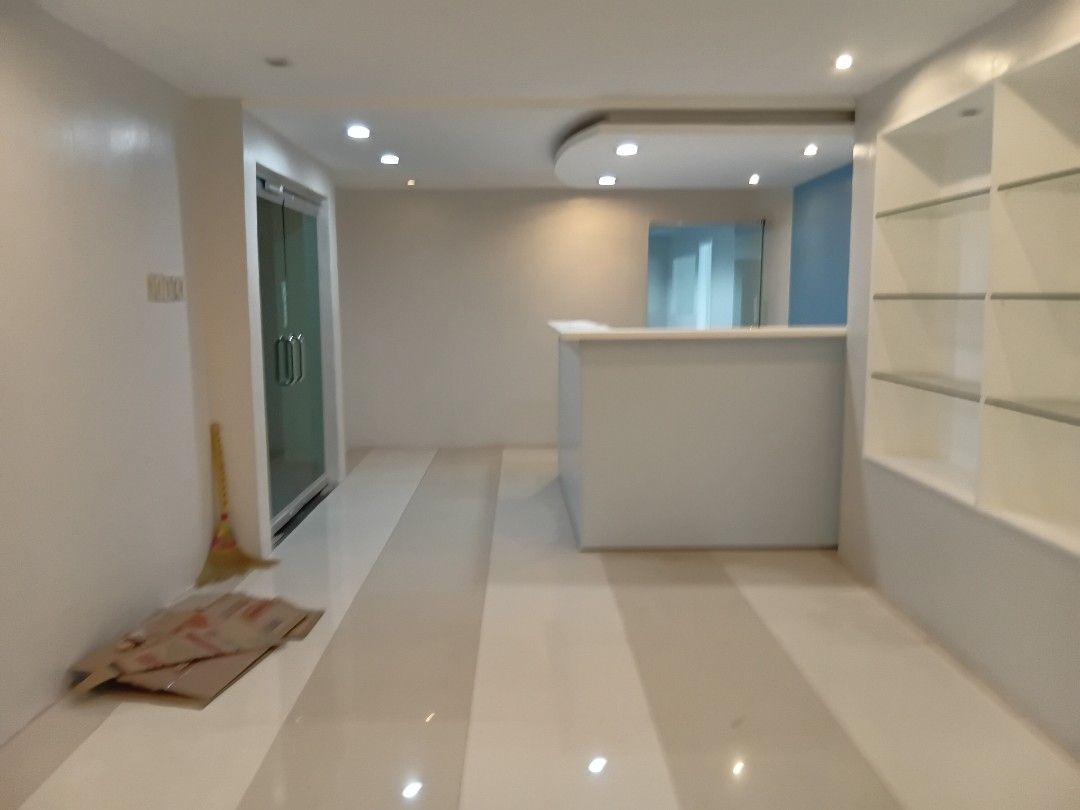 Commercial Office Space for Rent/Lease (Category: Commercial) located in Quezon City. Submitted by art050562456 (Listing ID 1464126545, Image 1). Description: - Available office space for lease - Various layouts and sizes to suit your needs - Bright and airy with large windows - Features carpeted floors and drop ceilings - Ready for immediate business setup - Located in a prime commercial building - Contact us today for viewing and more details.