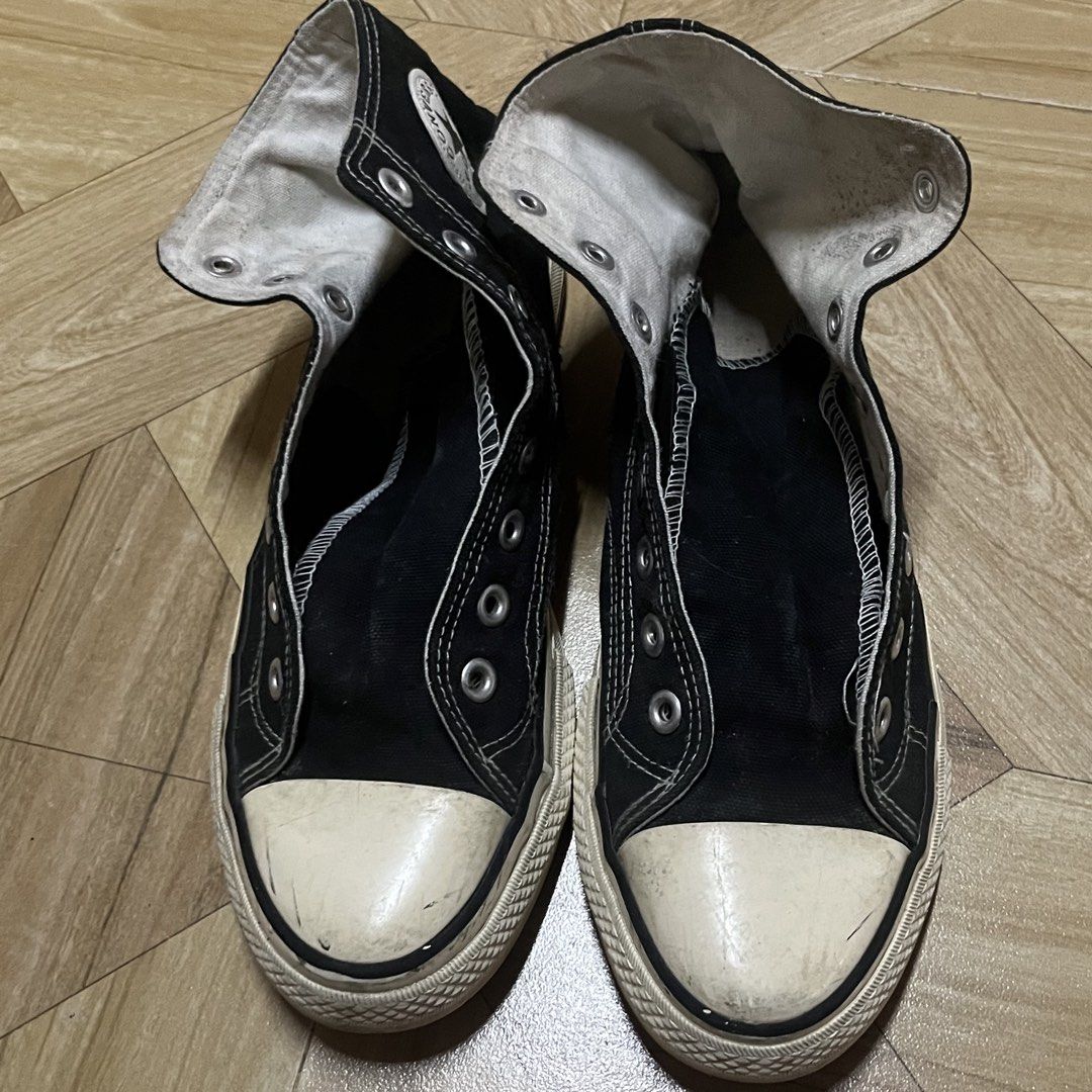 Converse Chuck Taylor shoes (Category: Casual Shoes) located in Cavite. Submitted by sacmaestro444 (Listing ID 1463954378, Image 3). Description: Converse shoes🔥 size - 9.5 Condition - GOOD Colorate - 8.5/10 Issue - no lace .