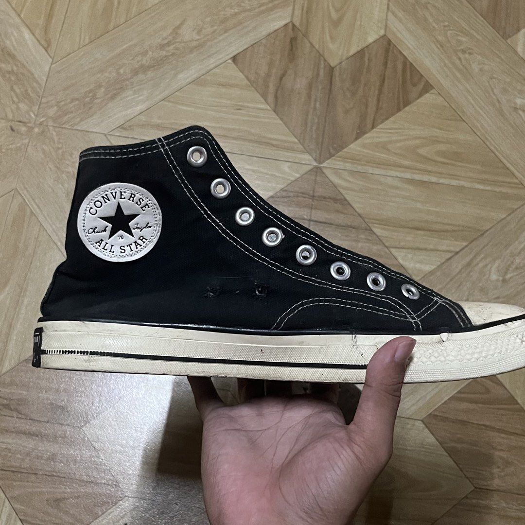 Converse Chuck Taylor shoes (Category: Casual Shoes) located in Cavite. Submitted by sacmaestro444 (Listing ID 1463954378, Image 2). Description: Converse shoes🔥 size - 9.5 Condition - GOOD Colorate - 8.5/10 Issue - no lace .