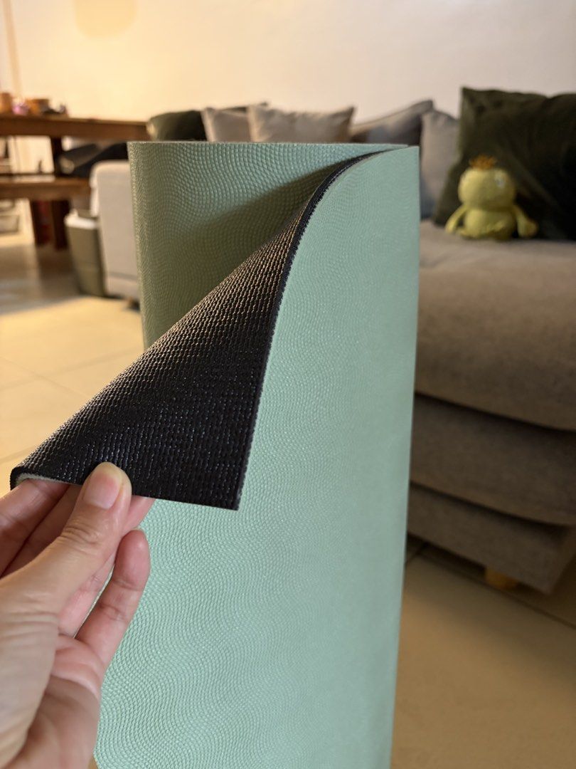 Core yoga workout mat (Category: Exercise Mats) located in Paranaque City. Submitted by riceywicey (Listing ID 1463994552, Image 2). Description: -Bought at Toby’s for 3250php -Thick material -68.5” L x 24” W -No issue.