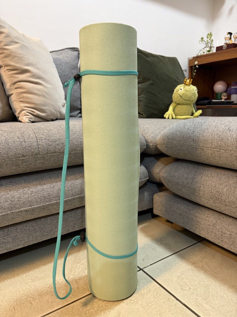 Core yoga workout mat (Category: Exercise Mats) located in Paranaque City. Submitted by riceywicey (Listing ID 1463994552, Image 1). Description: -Bought at Toby’s for 3250php -Thick material -68.5” L x 24” W -No issue.