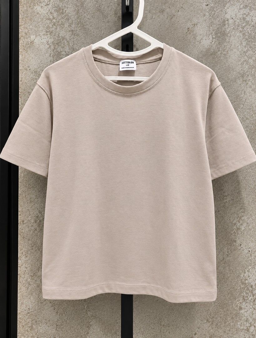 Cotton On Basic T-shirt - Beige (Category: Shirts) located in Taguig. Submitted by roniquefinds (Listing ID 1463941728, Image 1). Description: - Brand: Cotton On - Color: Beige - Style: Basic crew neck t-shirt - Estimated Size: L.