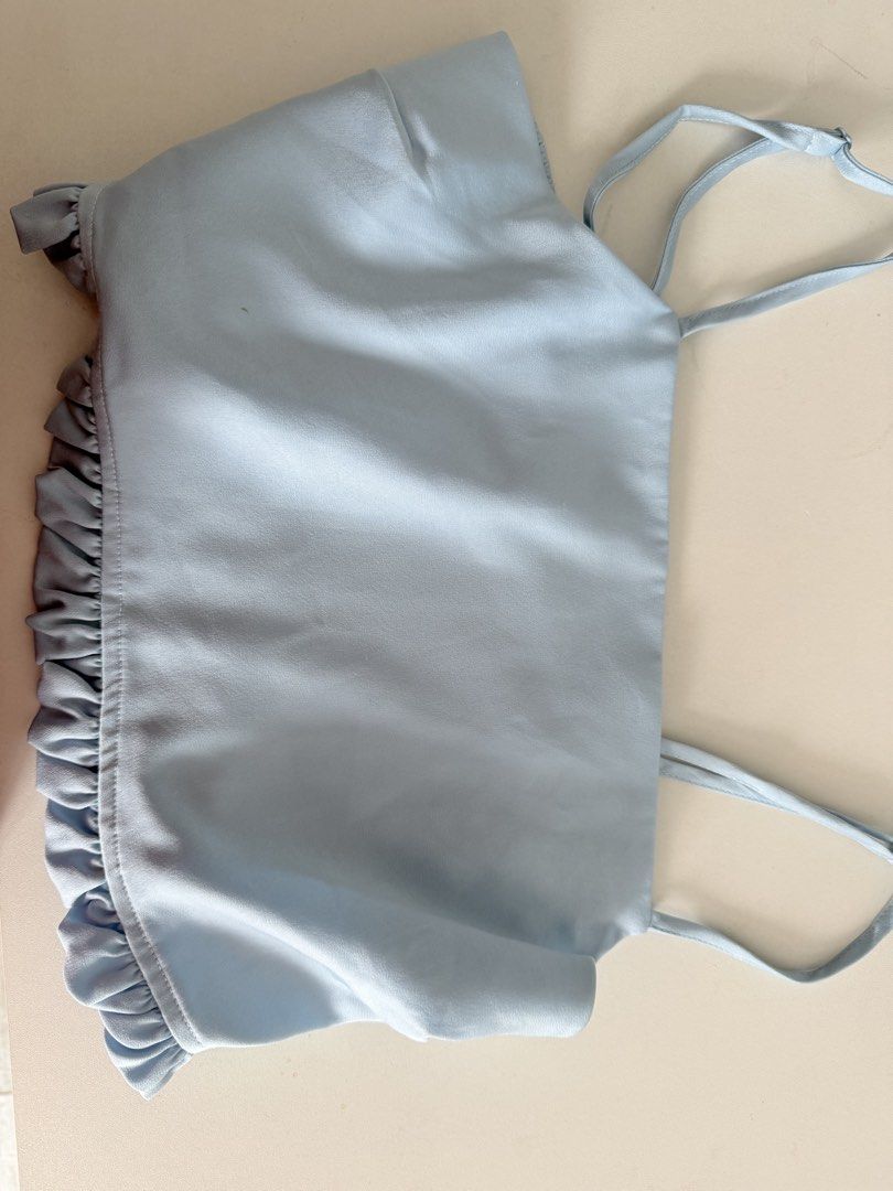 Cotton On Crop Top (Category: Others Tops) located in Quezon. Submitted by allureitem (Listing ID 1463949804, Image 1). Description: .