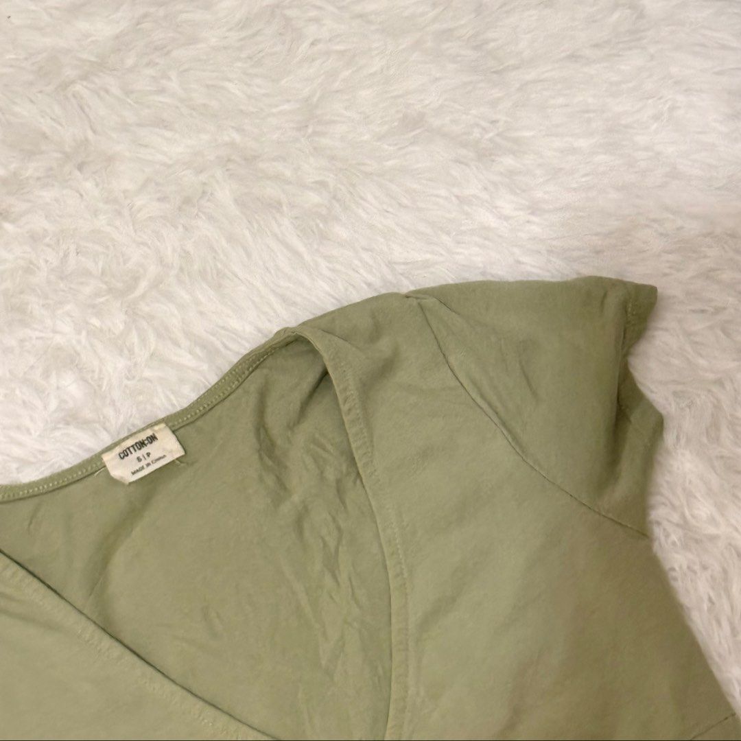 Cotton on green top (Category: Others Tops) located in Quezon City. Submitted by kaye_oineza (Listing ID 1464100420, Image 2). Description: Superb nice! Nakaka sexy! XS-Semi Med.