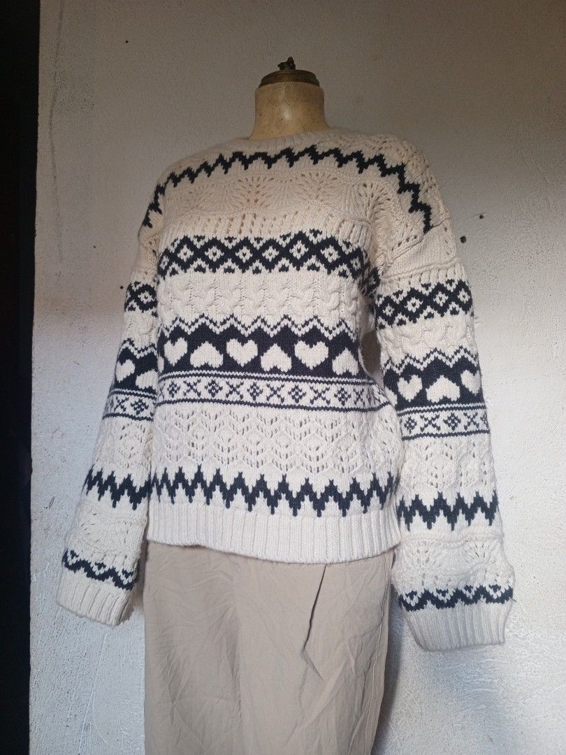 Cream & Navy Fair Isle Knit Sweater (Category: Longsleeves) located in Bacoor. Submitted by leah.92 (Listing ID 1464133145, Image 1). Description: - Cream knit sweater - Navy fair isle pattern featuring hearts and diamond shapes - Cozy and comfortable knit - Relaxed fit for easy layering - Ideal for cooler weather.