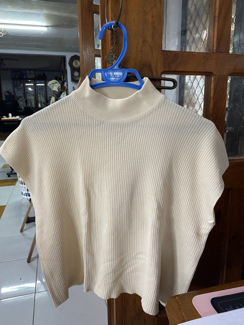 Cream Ribbed Mock Neck Cap Sleeve Cropped Top (Category: Sleeveless) located in Legazpi City. Submitted by Tfnymae (Listing ID 1463978228, Image 1). Description: ‼️SALE ‼️ - Cream colored top - Ribbed texture - Mock neck - Cap sleeves - Cropped length - Soft, stretchy knit material - Ideal for layering or wearing on its own - Pairs well with high-waisted bottoms.