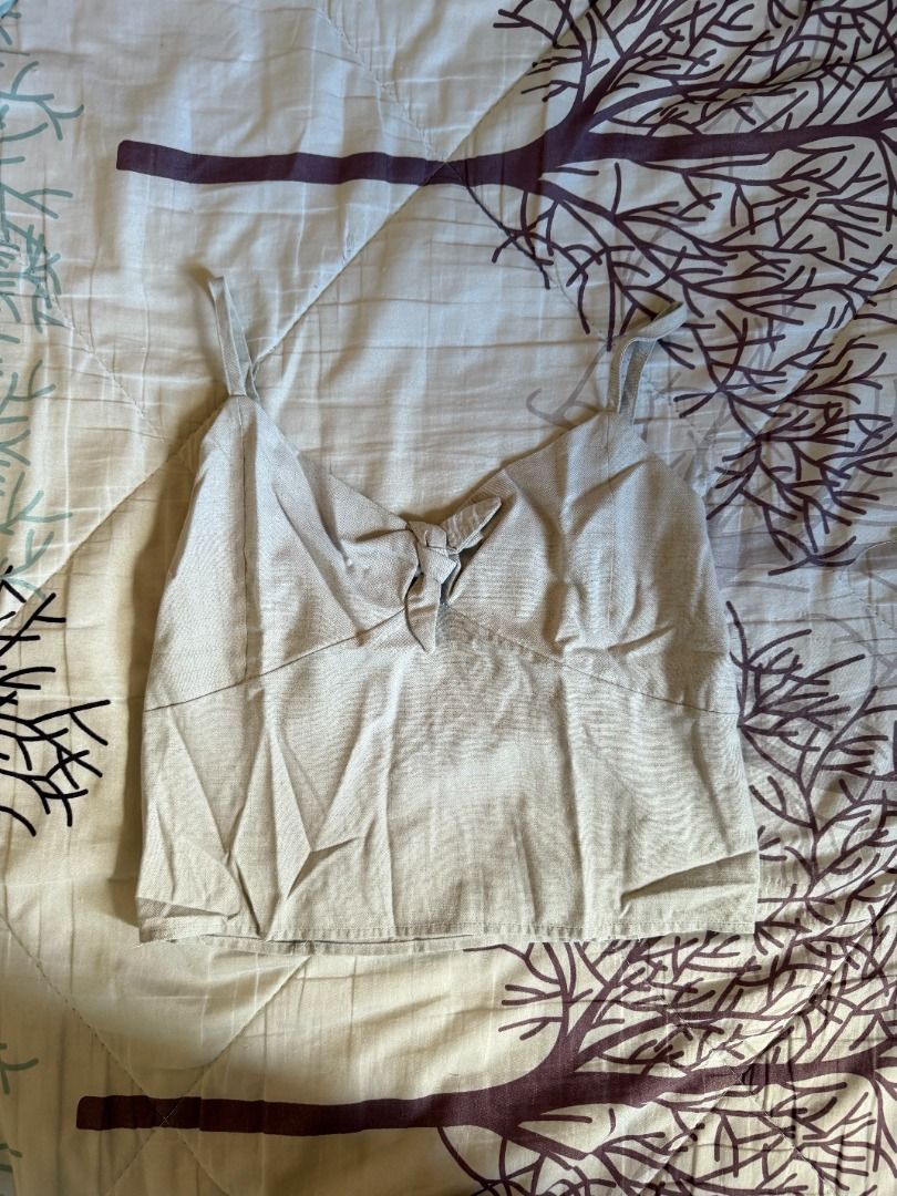 Cream Tie-Front Crop Top (Category: Sleeveless) located in Manila. Submitted by dndclothing (Listing ID 1463972911, Image 1). Description: ⊹ cute cream colored crop top w tie front detail at the bust ⊹ doesnt fit me anymore ⊹ free size but best fits size S ⊹ lightweight fabric, great for warmer weather ⊹ easy to pair with shorts or skirts.