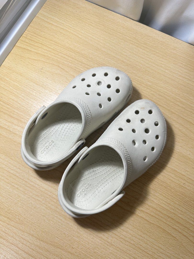 Crocs Classic Clogs (Category: Babies & Kids Fashion) located in Las Pinas. Submitted by lemartinshop (Listing ID 1464033515, Image 1). Description: Size C11.