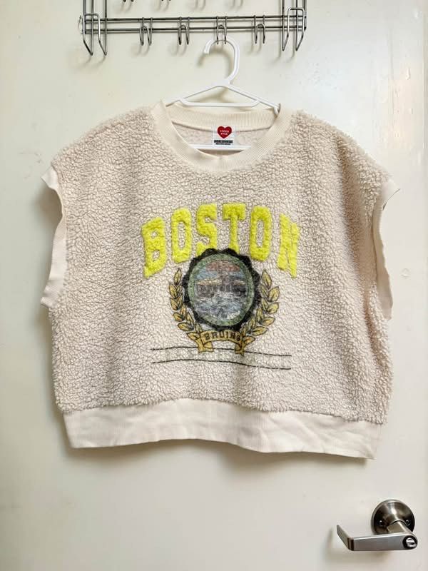 Cropped Fur top (Category: Blouses) located in Makati City. Submitted by kdbl_ (Listing ID 1463962102, Image 1). Description: .