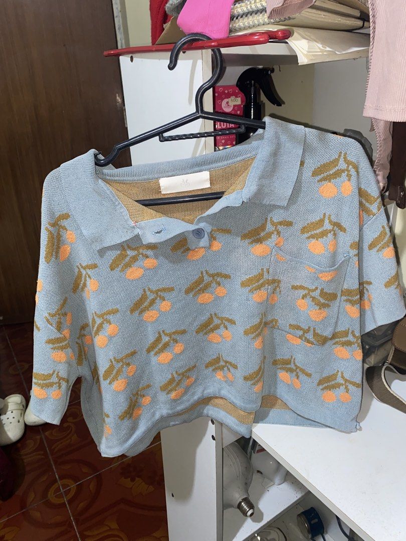 Cropped Polo Shirt (Category: Others Tops) located in Antipolo. Submitted by chamm_424 (Listing ID 1464114963, Image 1). Description: issue: last pic (barely noticeable) medium - large.