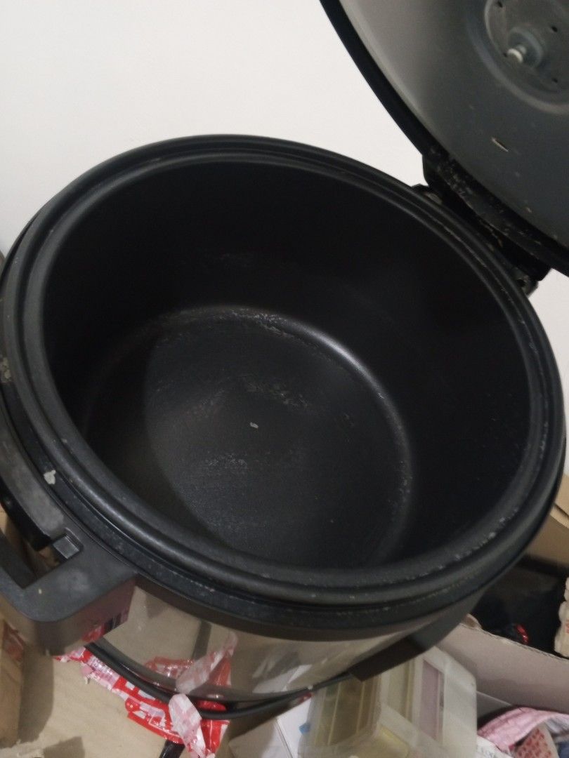 Cuckoo Rice Cooker CR-0600B (Category: Cookers) located in Marikina City. Submitted by luckyhorse.e0b09f (Listing ID 1463998848, Image 3). Description: - Cuckoo Rice Cooker - Model: CR-0600B - Sleek stainless steel exterior - Excellent for cooking delicious rice.