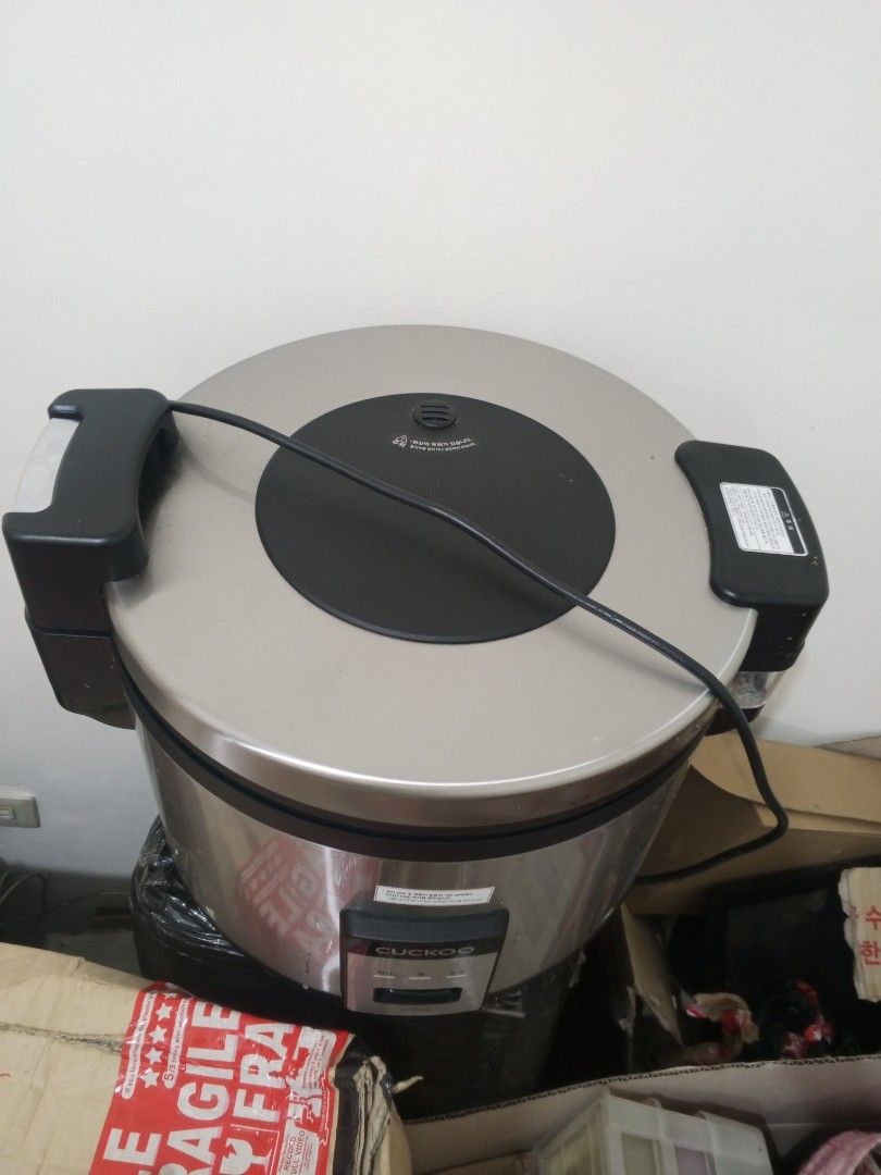 Cuckoo Rice Cooker CR-0600B (Category: Cookers) located in Marikina City. Submitted by luckyhorse.e0b09f (Listing ID 1463998848, Image 2). Description: - Cuckoo Rice Cooker - Model: CR-0600B - Sleek stainless steel exterior - Excellent for cooking delicious rice.